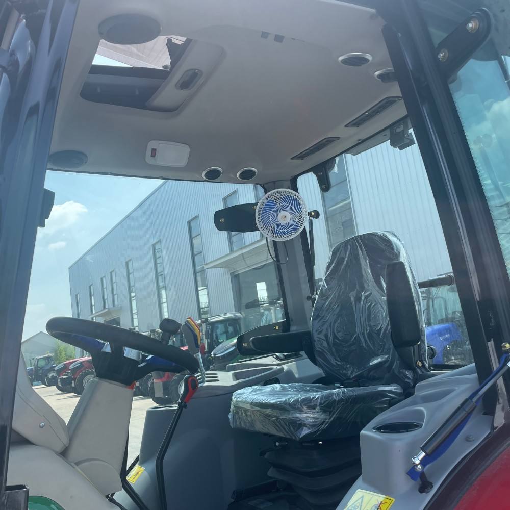 120HP 4WD Heavy Duty Farm Tractor with Cabin and Powerful Diesel Engine