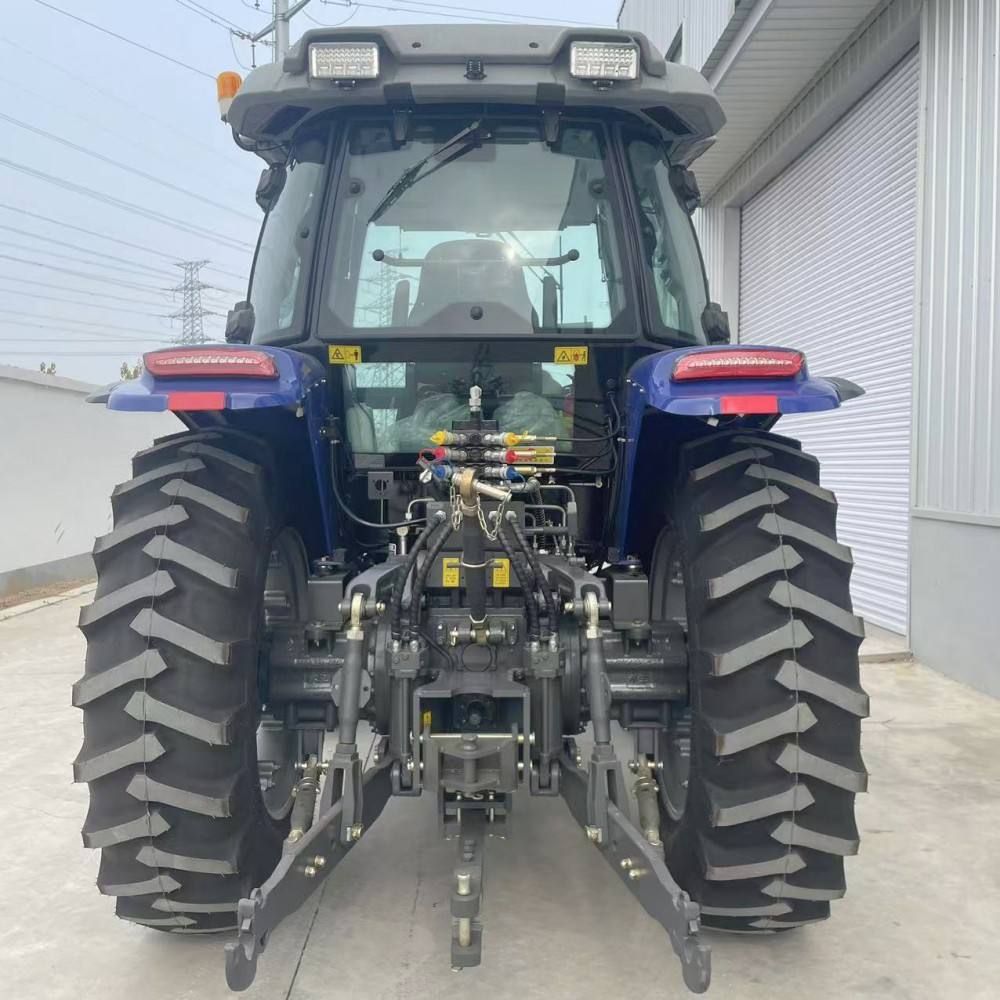 Full of Power Medium Tractor Brand New High Quality Agricultural 180 HP Tractor