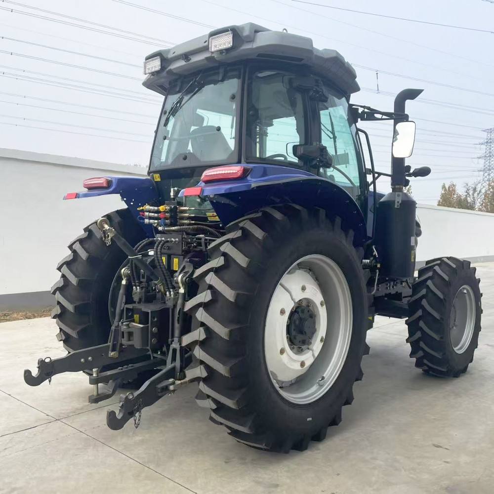 Full of Power Medium Tractor Brand New High Quality Agricultural 180 HP Tractor